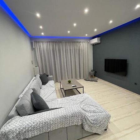 Luxury 3 Bedroom Apartment In Kiato Center Exterior photo