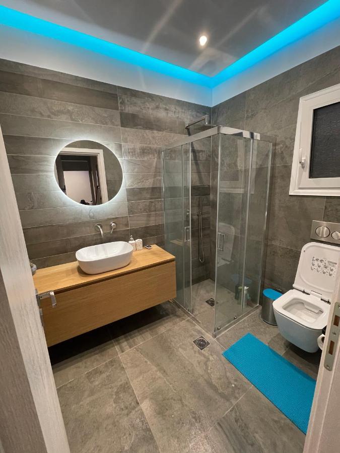 Luxury 3 Bedroom Apartment In Kiato Center Exterior photo